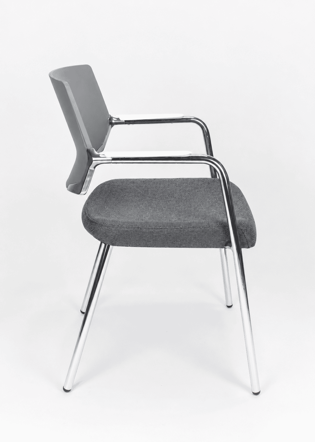Silla de visita Cool 2322-RE20 de 4 puntos con asiento en tela terra/niebla y estructura cromada