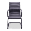 Silla de visita retro en vinipiel negro con estructura negra y base tipo trineo