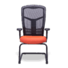 Silla de visita re-1955 con asiento en tela naranja, respaldo mesh negro y base trineo