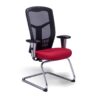 Silla de visita RE-1965 con base trineo cromada, asiento rojo y respaldo mesh negro
