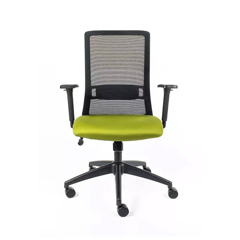 Silla ejecutiva Arla mesh negro con respaldo alto, brazos ajustables y base de cinco puntas con rodajas