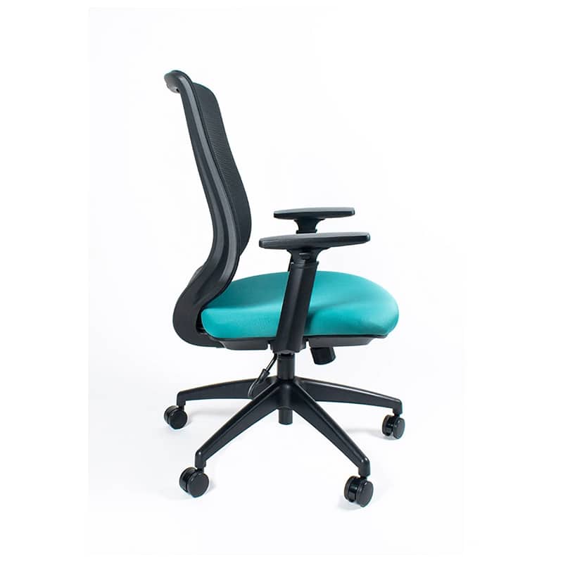 Silla ejecutiva Leah mesh negro con respaldo alto en mesh, brazos ajustables y base de cinco puntas