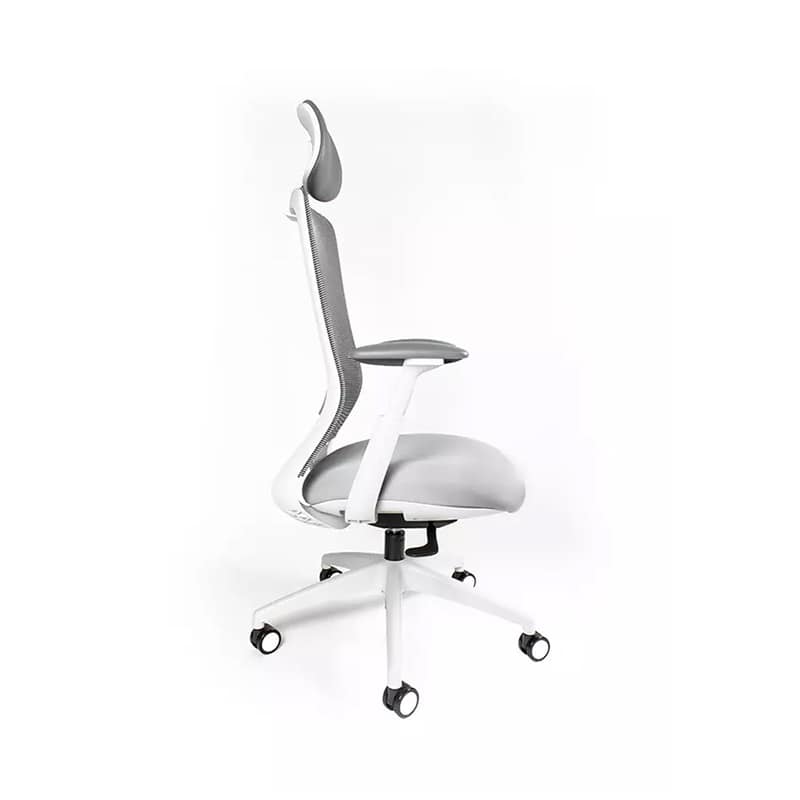 Silla ejecutiva Curve mesh gris con estructura gris claro, respaldo alto en mesh y rodajas