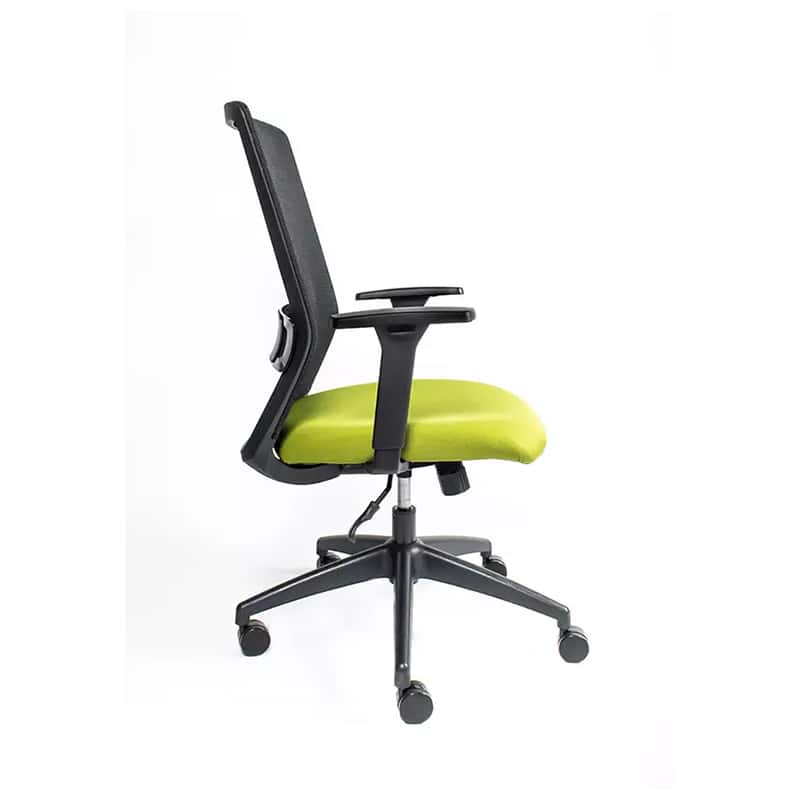 Silla ejecutiva Arla mesh negro con respaldo alto, brazos ajustables y base de cinco puntas con rodajas