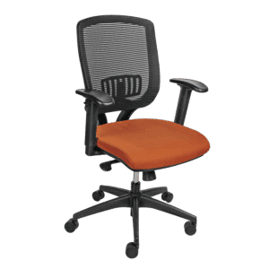 Silla operativa Klave 120 con respaldo de malla negra y asiento en tela naranja
