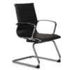 Silla de visitas retro en vinipiel negro con base tipo trineo y descansabrazos de aluminio pulido