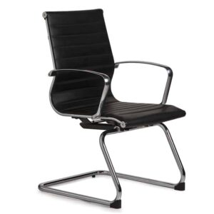 Silla de visitas retro en vinipiel negro con base tipo trineo y descansabrazos de aluminio pulido