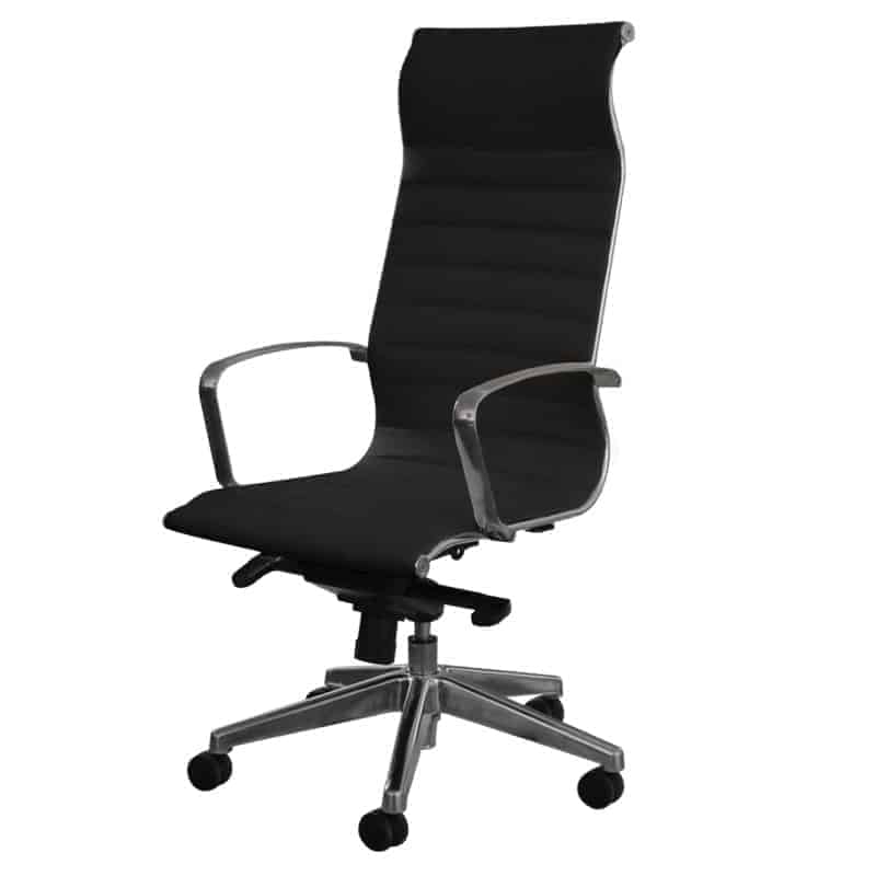Silla ejecutiva retro en vinipiel negro con respaldo alto y base de cinco puntas de aluminio pulido