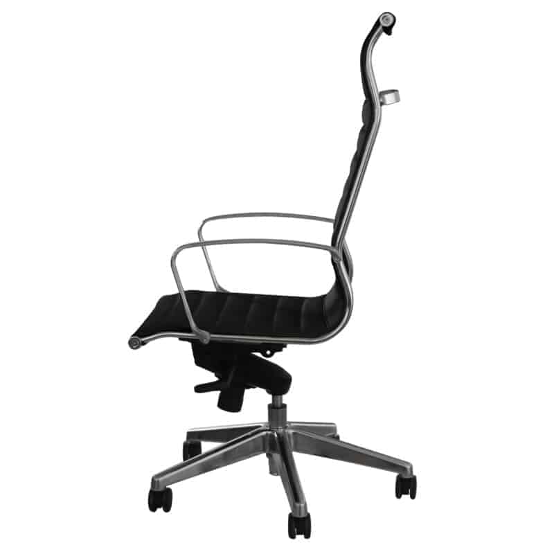 Silla ejecutiva retro en vinipiel negro con respaldo alto y base de cinco puntas de aluminio pulido