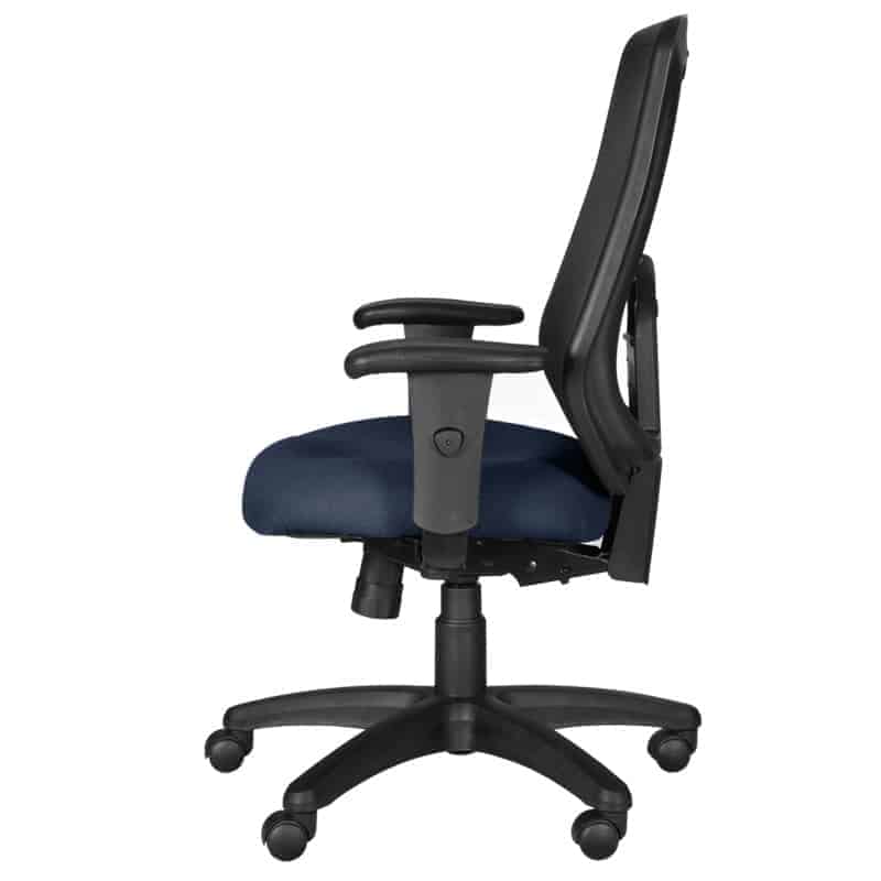 Silla operativa de malla de nylon color Ocean con mecanismo synchro y base de cinco puntas