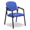 Silla de visita grand confort tapizada en tela azul con brazos y base trineo
