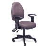 Silla operativa RS-650 tapizada en tela café con brazos y base de 5 puntas