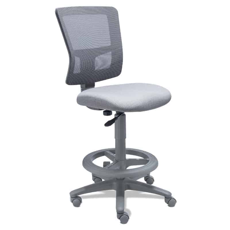 Silla cajero quadra tela gris con respaldo mesh y aro de nylon descansapiés